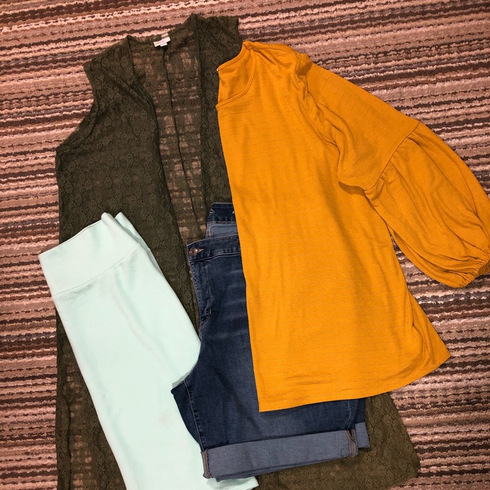 SOLD DECLUTTERING SALE: 4pc BUNDLE
